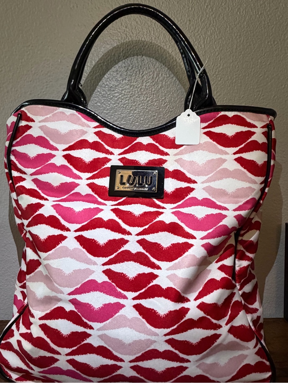Lulu by Ralph Lauren Pink & Red Kiss-Print Tote Bag